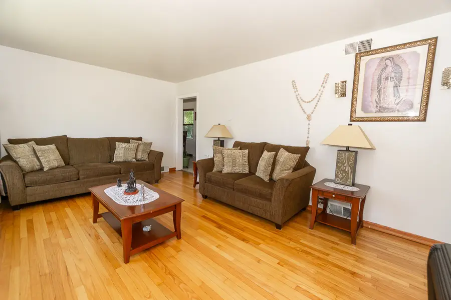 201 S Michigan Avenue, Addison, IL 60101 - #3