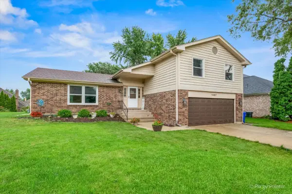 1487 Castlewood Drive, Wheaton, IL 60189