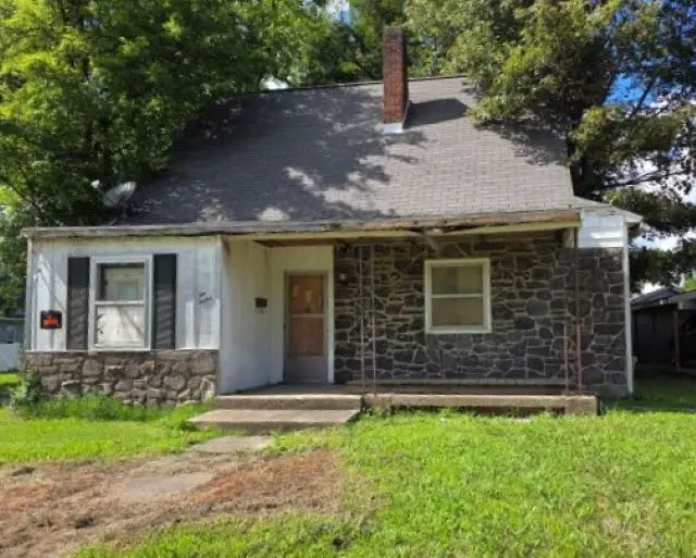 212 W Mchaney Street, Harrisburg, IL 62946 - #1
