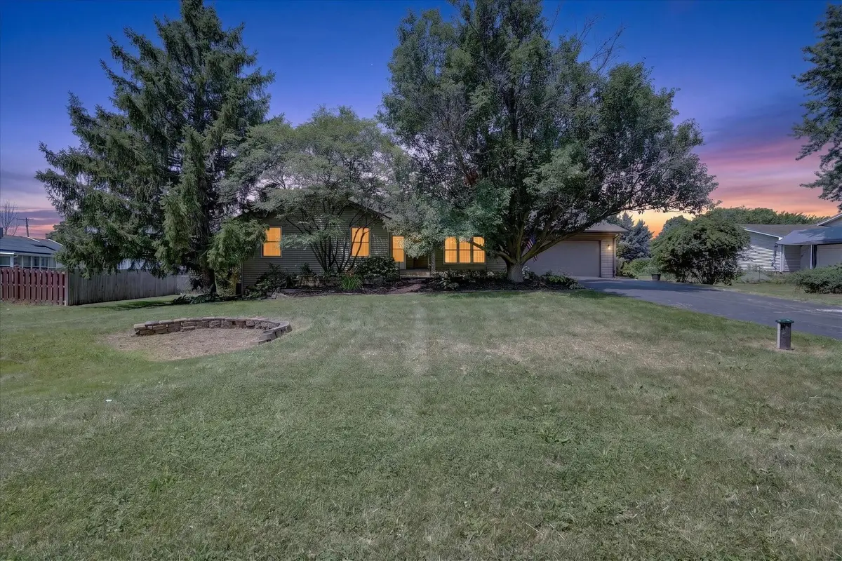 6370 Broadview Avenue, Belvidere, IL 61008 - #1