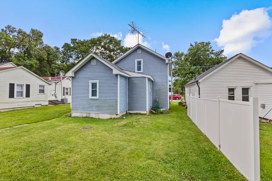 207 E Taylor Street, Grant Park, IL 60940 - #3