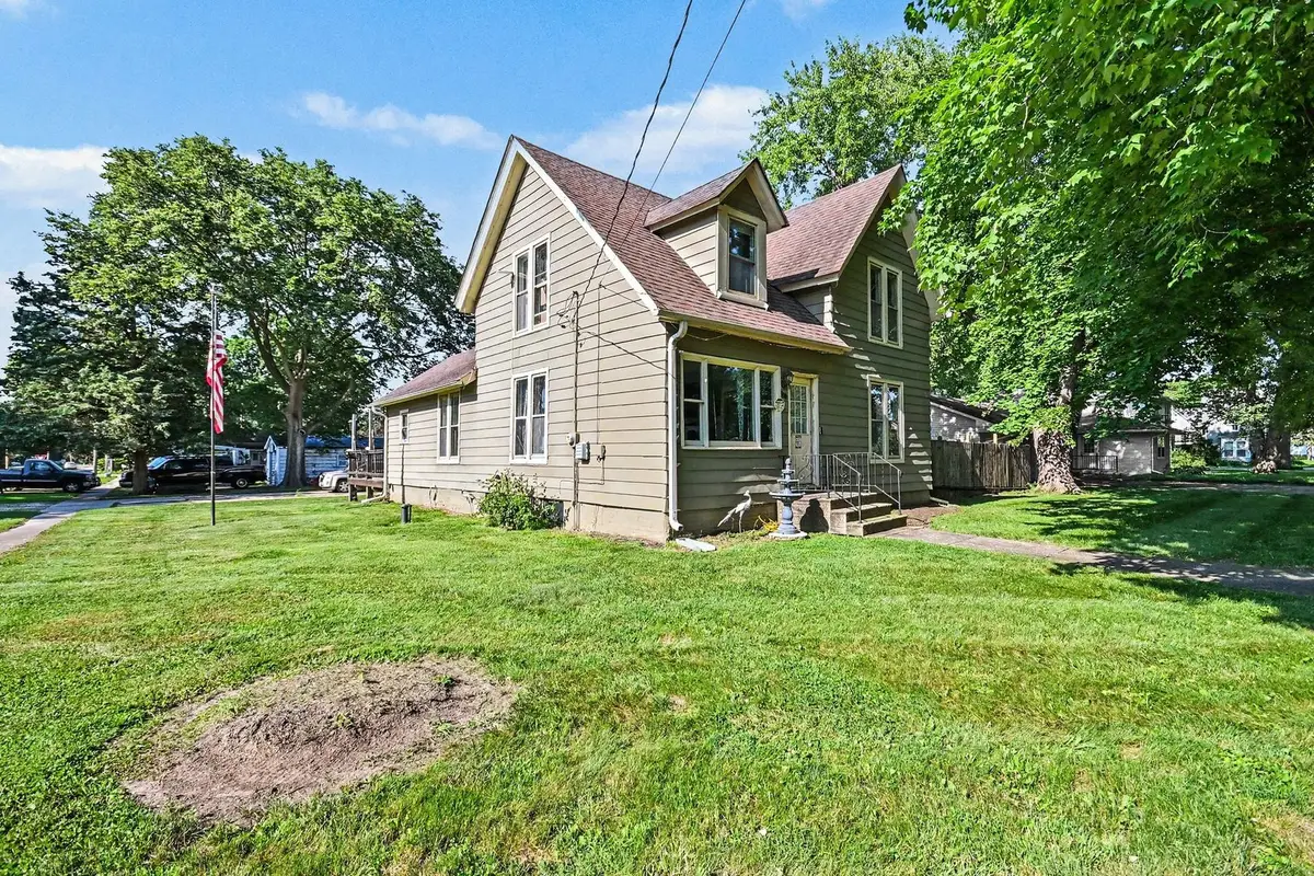 330 Pleasant Street, Sheridan, IL 60551 - #1