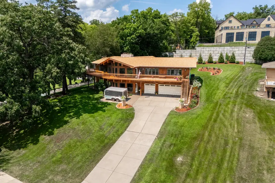 3113 W Canal Shore Drive, Le Claire, IA 52753 - #2
