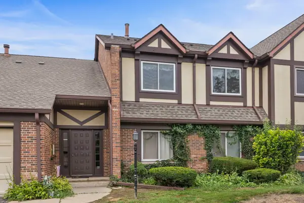 407 Ramblewood Drive #D, Glen Ellyn, IL 60137