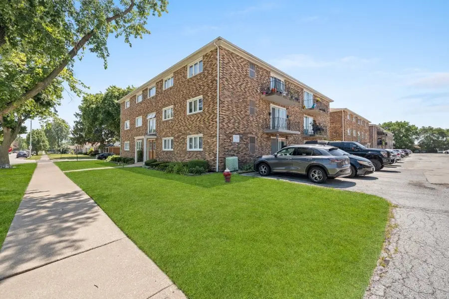 5834 W 77th Street #104, Burbank, IL 60459 - #3