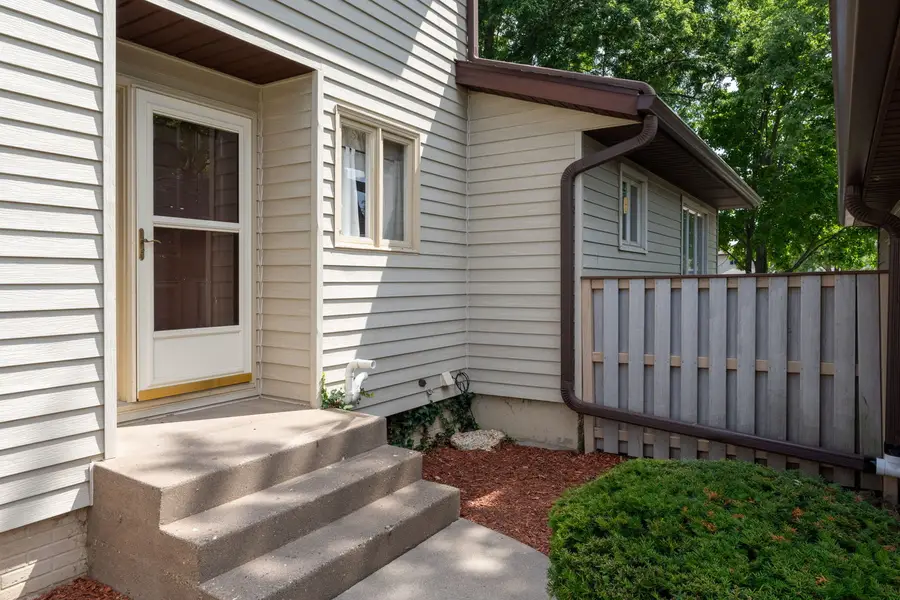 3602 Cedarwood Court, Bettendorf, IA 52722 - #2