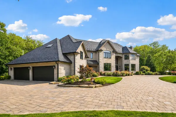 3001 Glen Eagles Court, St. Charles, IL 60174