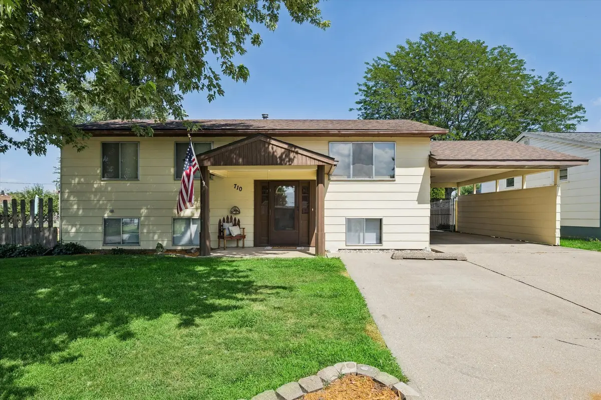 710 3rd Street, Colona, IL 61241 - #1