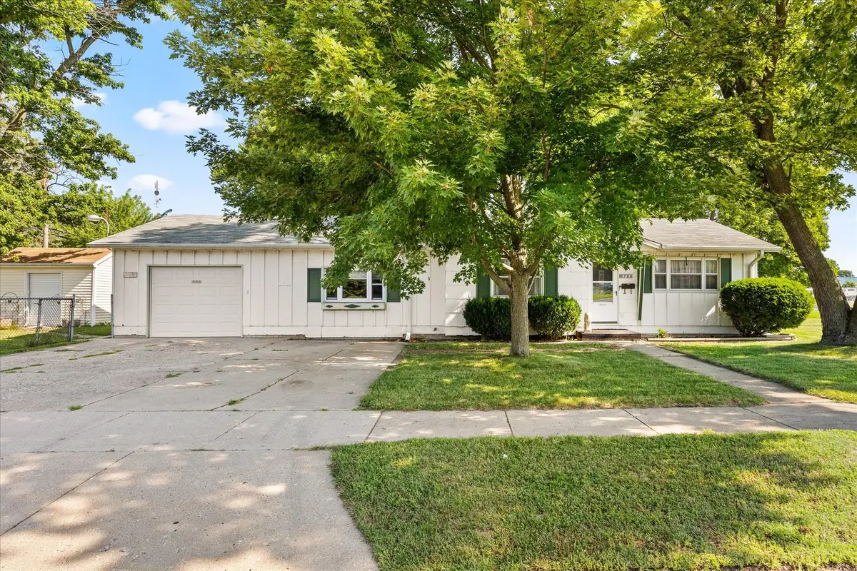 704 E 4th Street, Streator, IL 61364 - #1