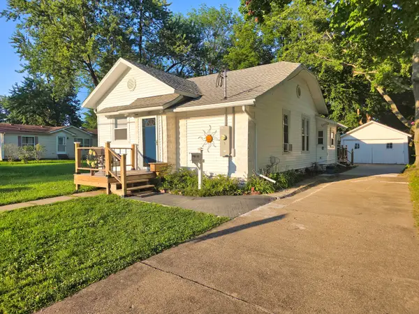 1502 N Walnut Street, Olney, IL 62450
