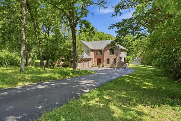 26792 W Lakeview Drive S, Lake Barrington, IL 60084