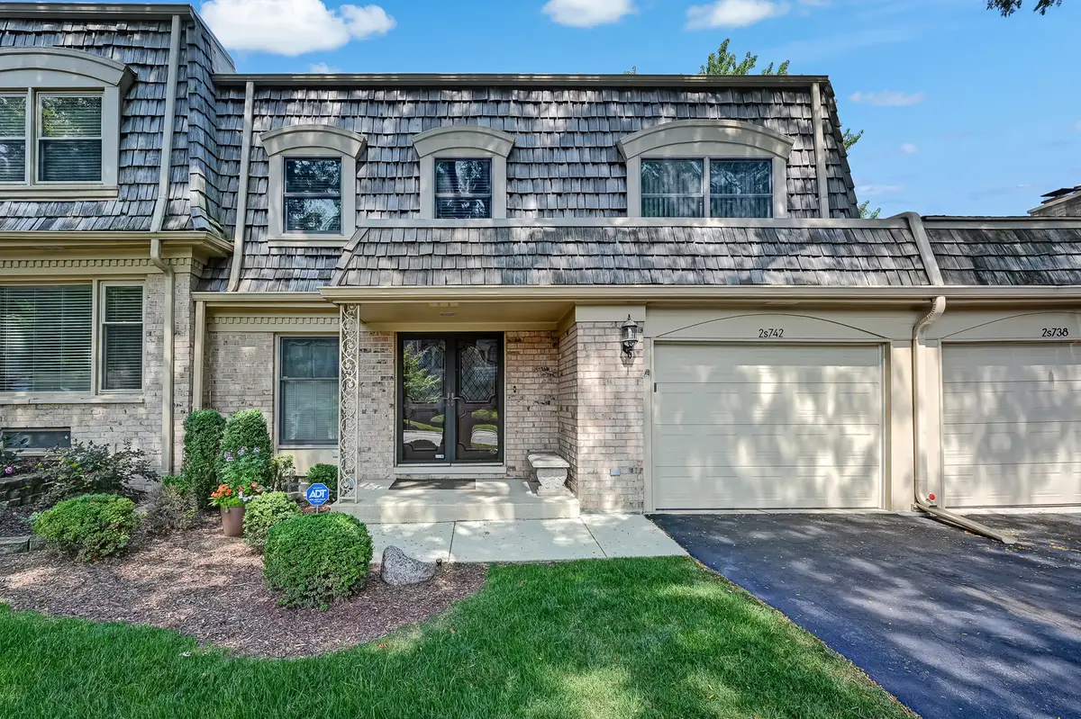 2S742 Avenue Cherbourg, Oak Brook, IL 60523 - #1