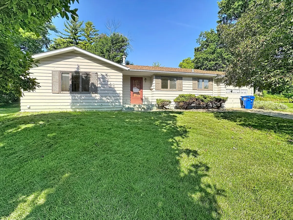 1512 Monterey Court, Bettendorf, IA 52722 - #1