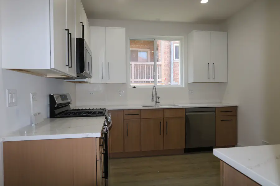 8014 S Yates Boulevard, Chicago, IL 60617 - #3
