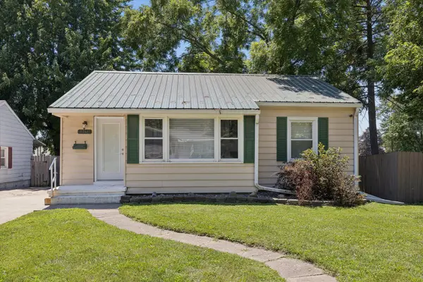 1241 8th Avenue S, Clinton, IA 52732