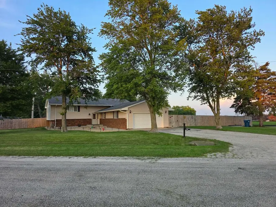102 E West Street, Anchor, IL 61720 - #3