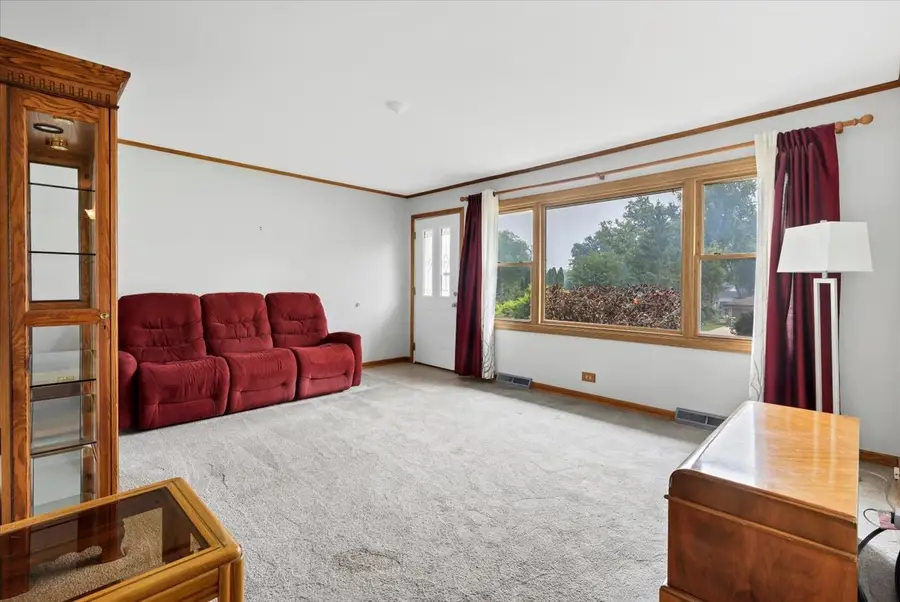 23W566 Bryn Mawr Avenue, Roselle, IL 60172 - #3