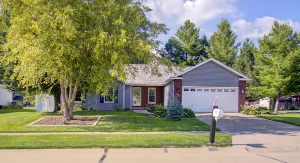 302 Pinehurst Drive, Eldridge, IA 52748