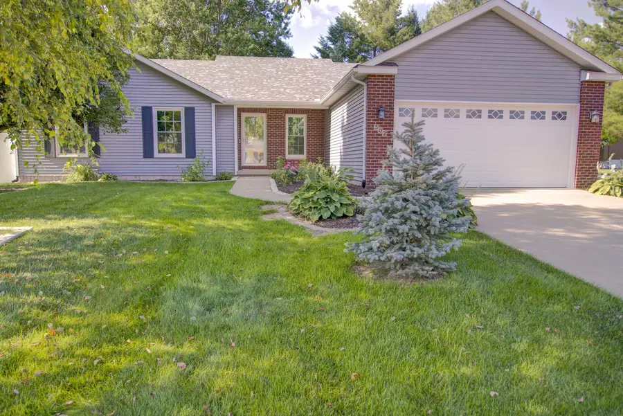 302 Pinehurst Drive, Eldridge, IA 52748 - #2