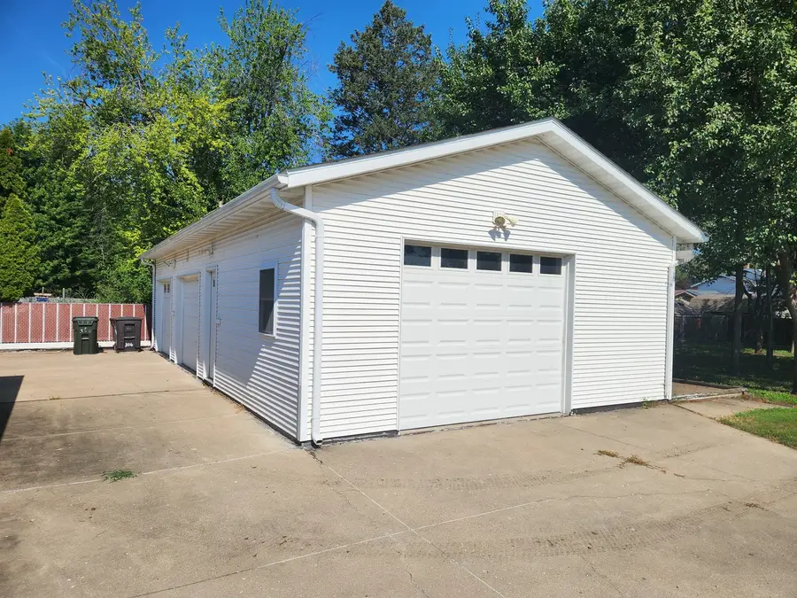 304 W Miller Road, Sterling, IL 61081 - #3