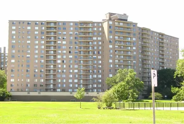 7061 N Kedzie Avenue #1102, Chicago, IL 60645