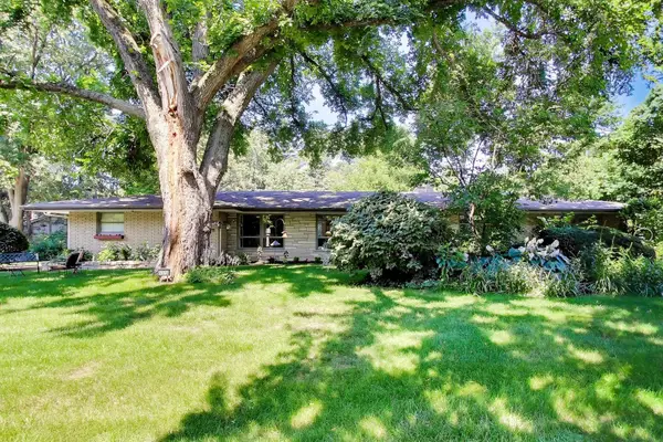6370 Pontiac Drive, Indian Head Park, IL 60525