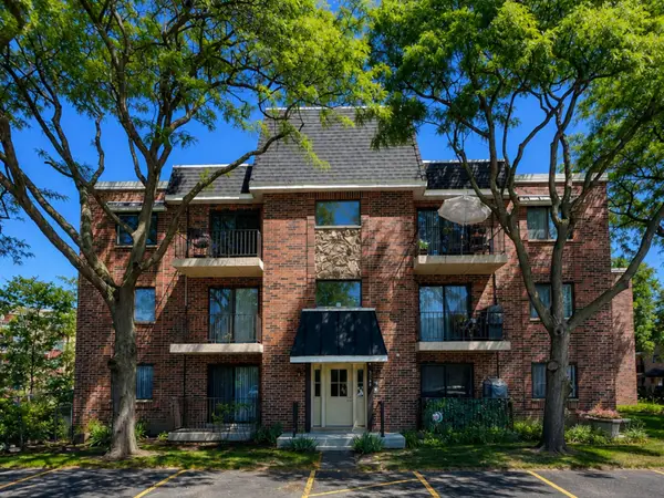 5408 Chateau Drive #3, Rolling Meadows, IL 60008