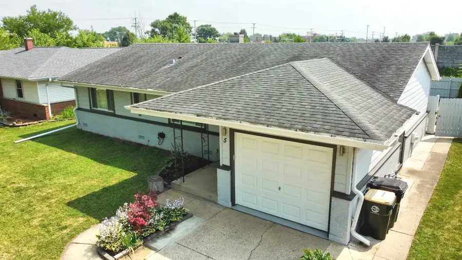 5 Wildwood Road, Elk Grove Village, IL 60007 - #2