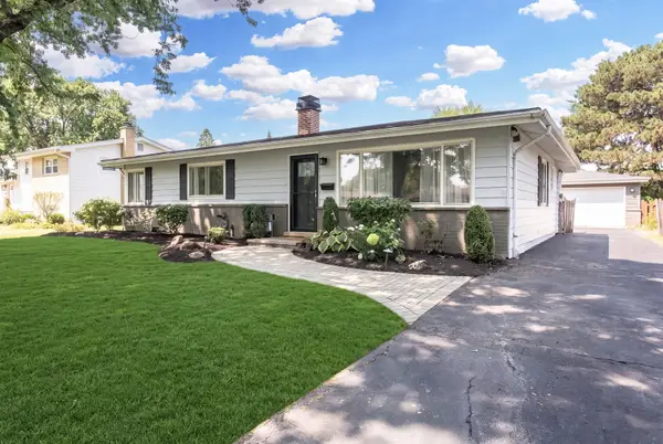 704 N Wilshire Drive, Mount Prospect, IL 60056