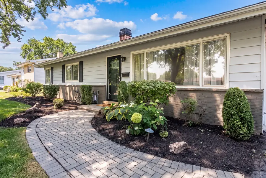 704 N Wilshire Drive, Mount Prospect, IL 60056 - #2