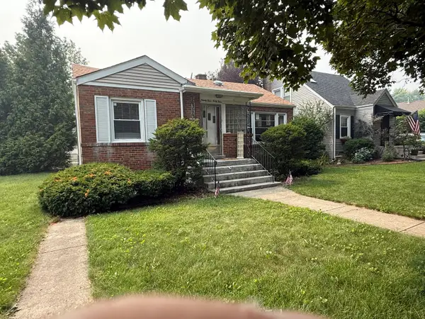 9444 Clifton Park Avenue, Evergreen Park, IL 60805
