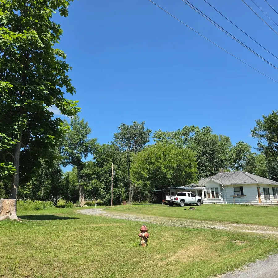 205 N Stuyvesant Street, Benton, IL 62812 - #2