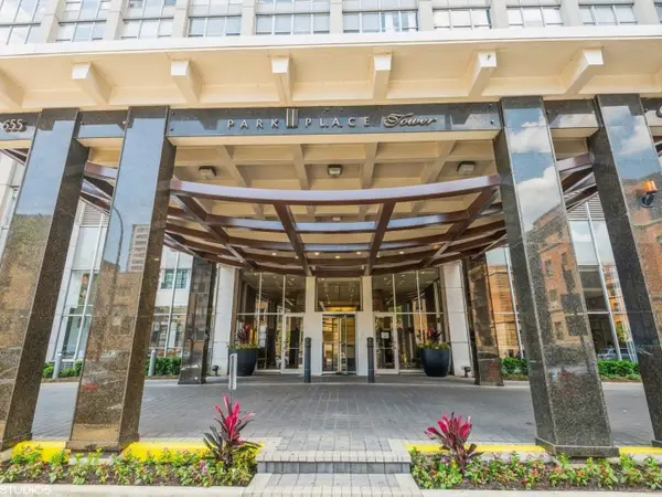 655 W Irving Park Road #5411, Chicago, IL 60613