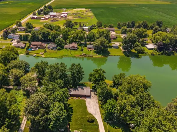 24401 Peyton Place, Hudson, IL 61748