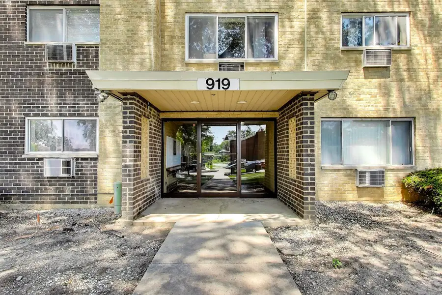 919 N Boxwood Drive #108, Mount Prospect, IL 60056 - #2