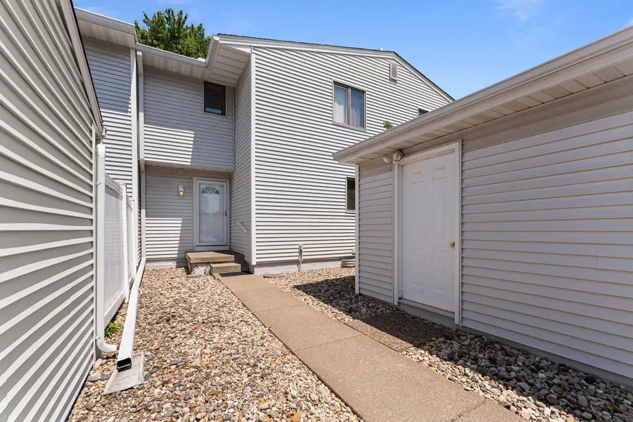 3760 Eastwood Court, Bettendorf, IA 52722 - #2