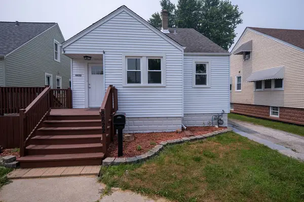 8822 S California Avenue, Evergreen Park, IL 60805