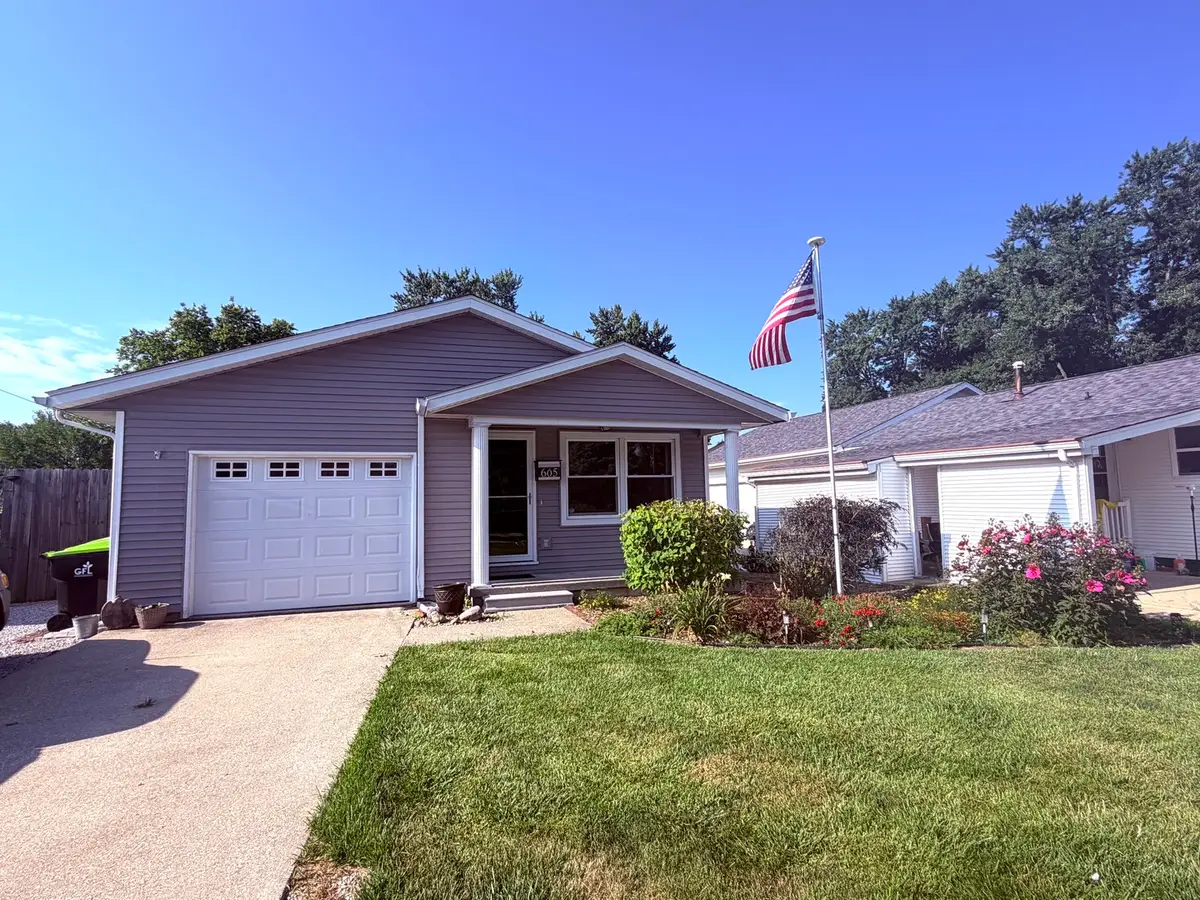 605 E Barker Street, Tuscola, IL 61953 - #1