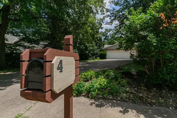 4 Vale Court, Moline, IL 61265