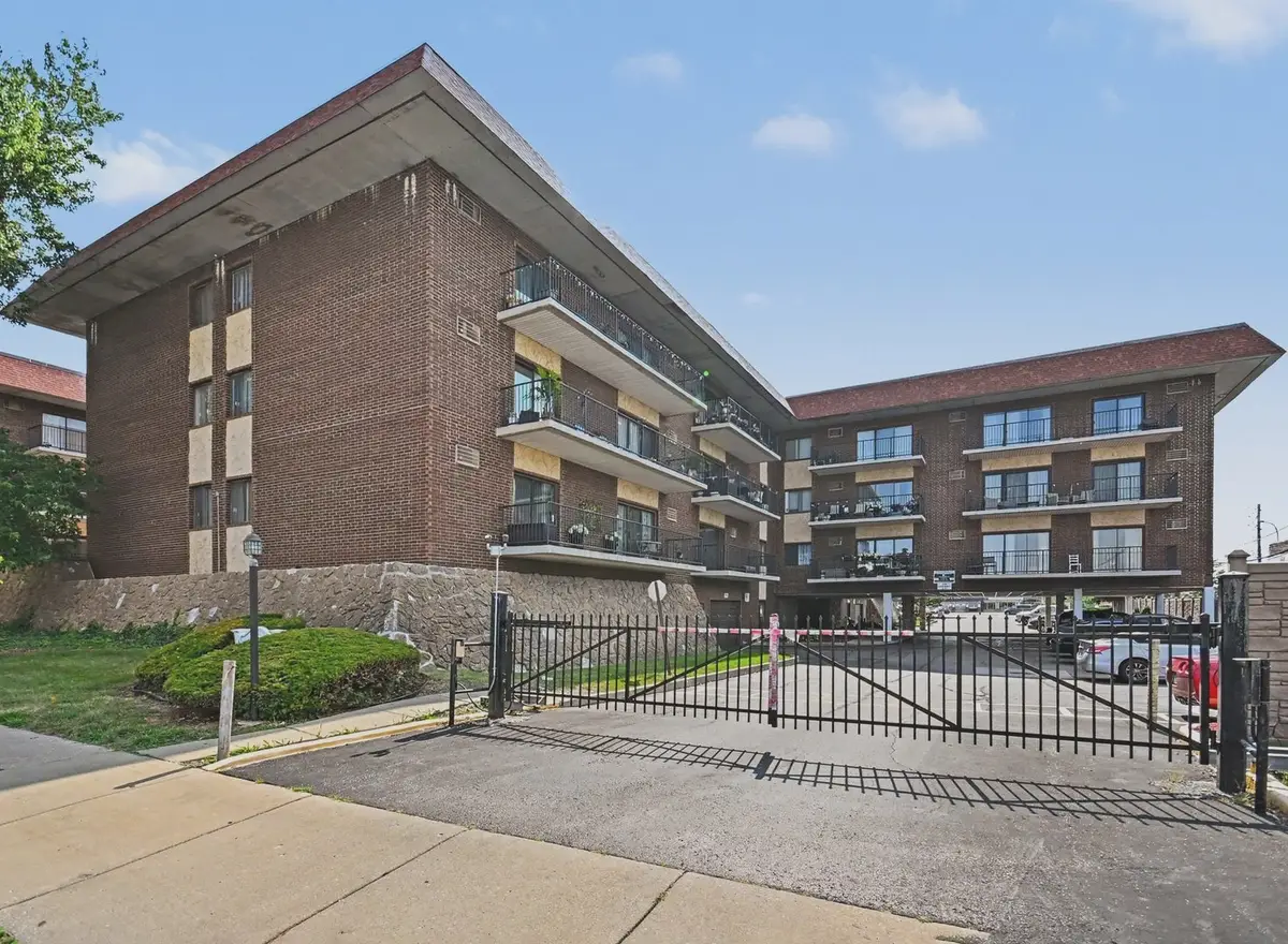 9520 Mayfield Avenue #N209, Oak Lawn, IL 60453 - #1