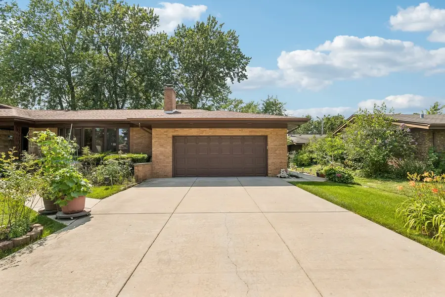6444 N Kenton Avenue, Lincolnwood, IL 60712 - #3