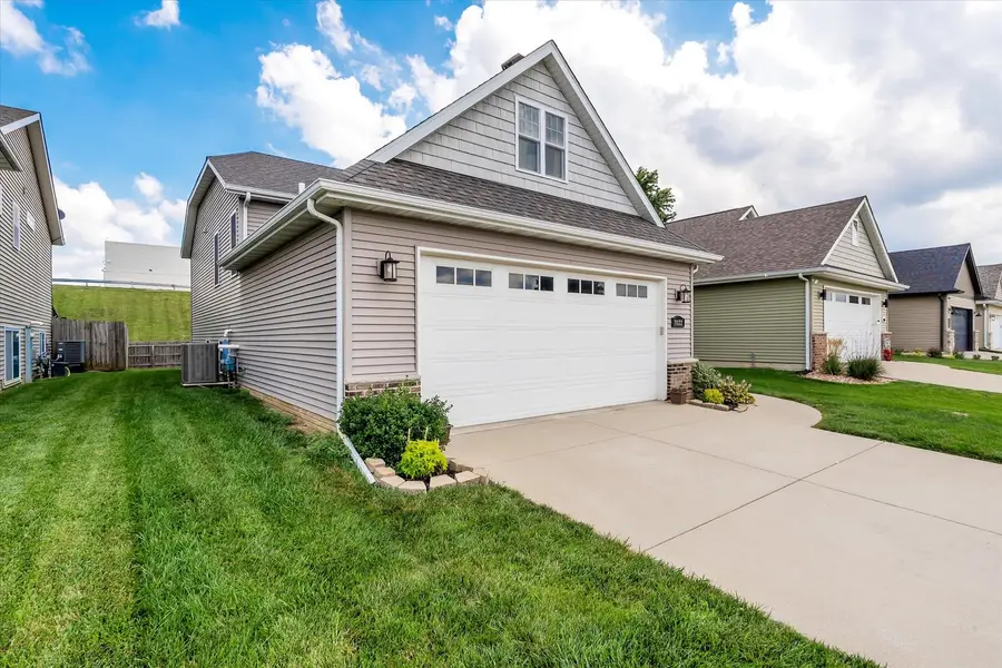 3122 W 34th Street, Davenport, IA 52806 - #3