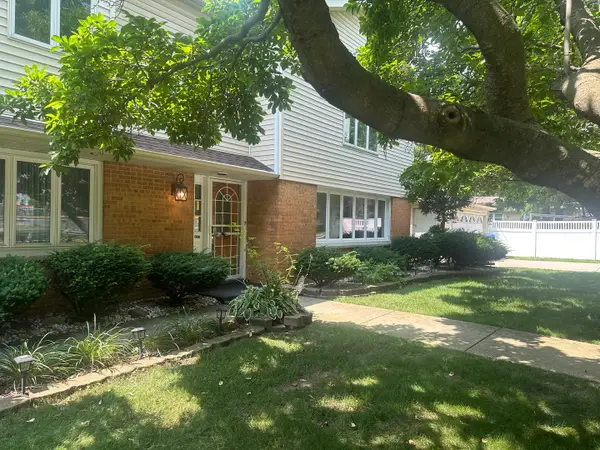 9414 S 69th Avenue, Oak Lawn, IL 60453