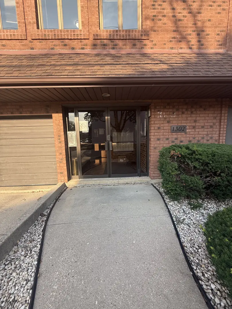 1302 E Washington Street #B1, Des Plaines, IL 60016 - #2