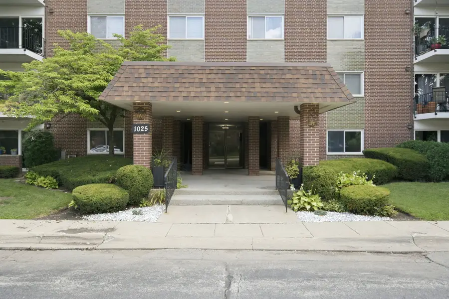 1025 S Fernandez Avenue #2B, Arlington Heights, IL 60005 - #3