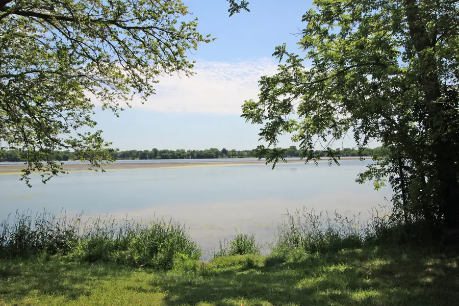 338 E Lakeview Avenue, Round Lake Beach, IL 60073 - #2