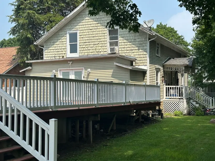 207 W Elm Street, Fairbury, IL 61739 - #3