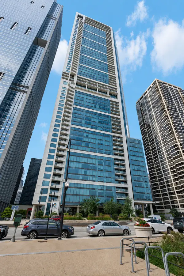 340 E Randolph Street #4906, Chicago, IL 60601