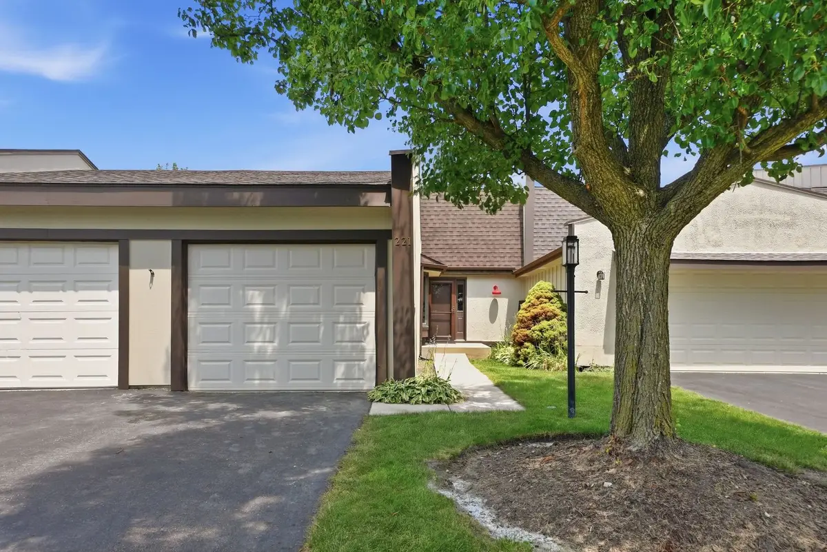 221 Cascade Drive, Indian Head Park, IL 60525 - #1