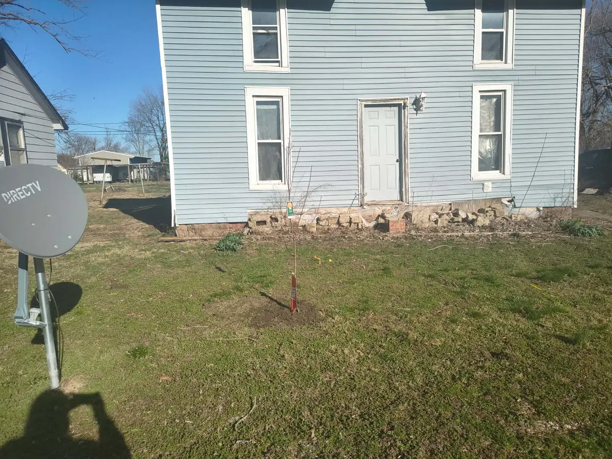 305 E Chestnut Street, Cowden, IL 62422 - #1